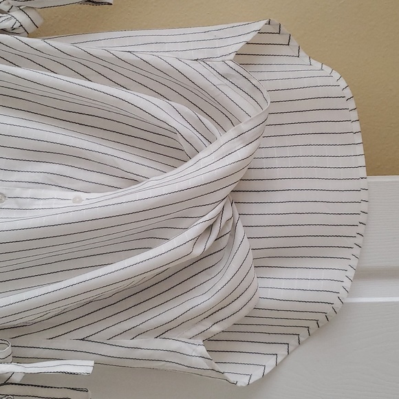 BCBGeneration Crossover Blouse, short sleeves with bow detail, Size S - Picture 3 of 4